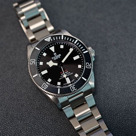 tudor pelagos dive watch review.